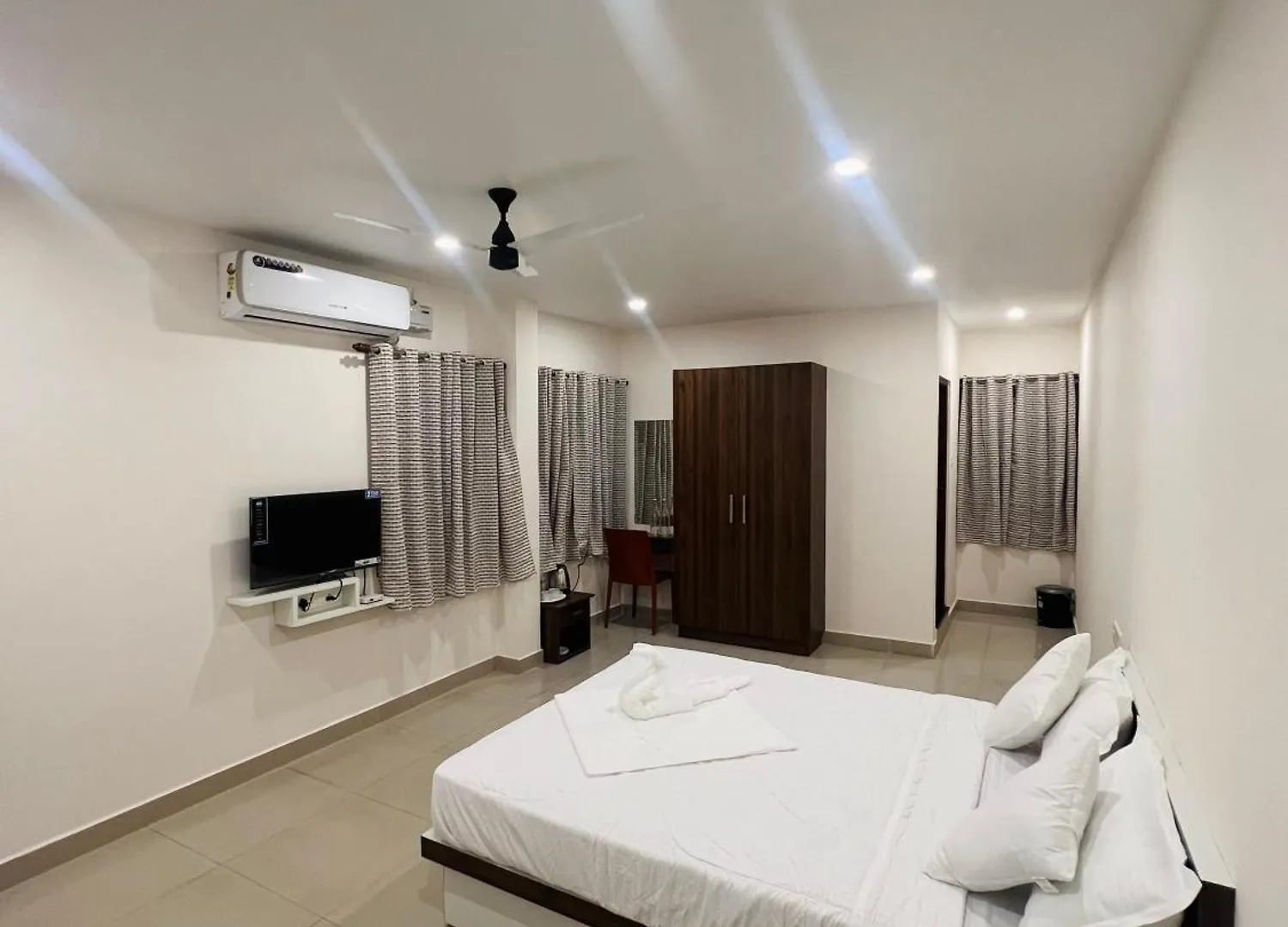 ** Hotel Heres Haut Residency Kochi India