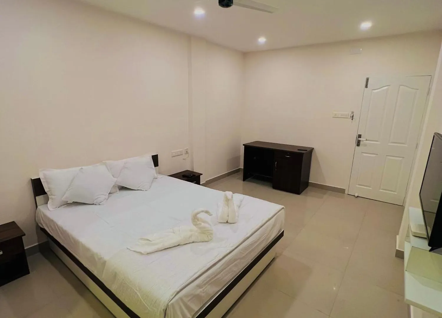 Heres Haut Residency Kochi Hotel